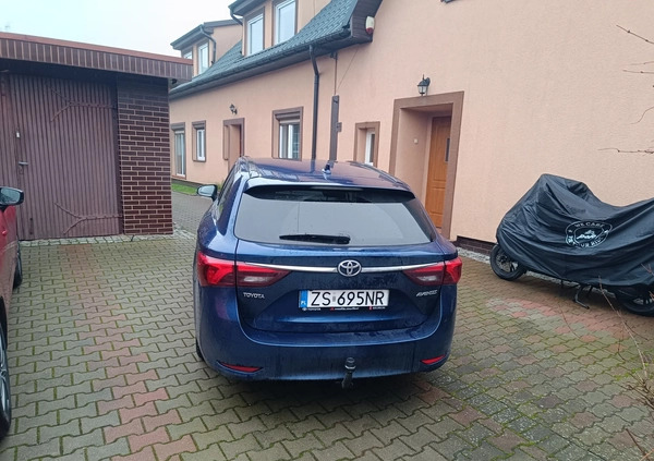 Toyota Avensis cena 48800 przebieg: 143000, rok produkcji 2015 z Szczecin małe 106